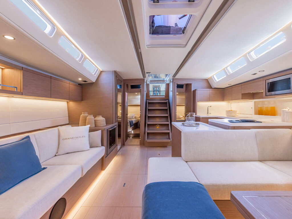 Grand Soleil 52 Performance salon