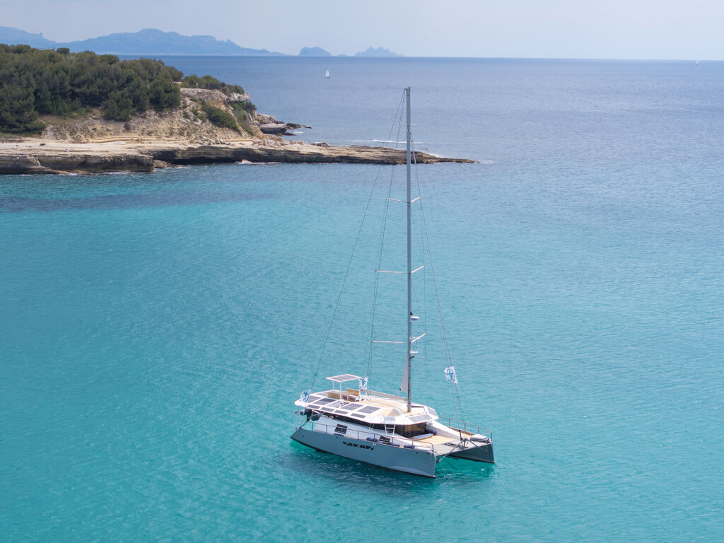 Tortue 147 at anchor