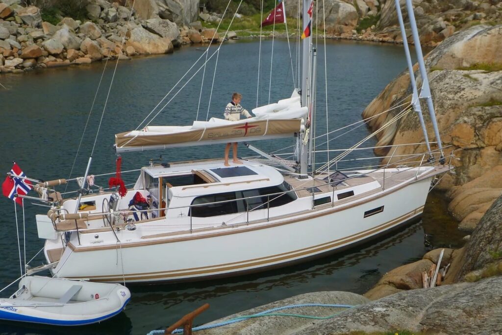 Sirius 35 DS at anchor