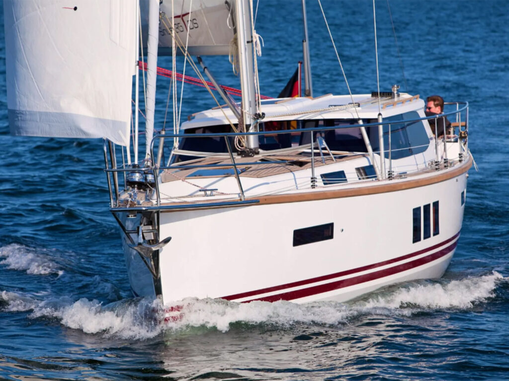 Sirius 35 DS underway