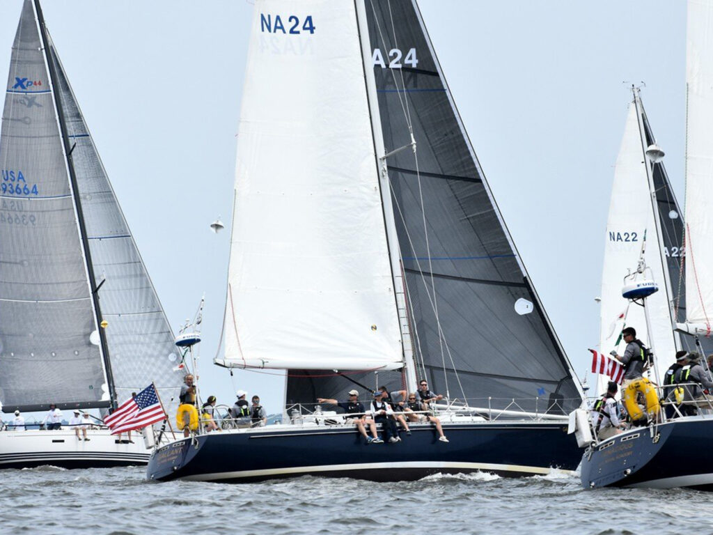 Sailors in Annapolis depart for Bermuda