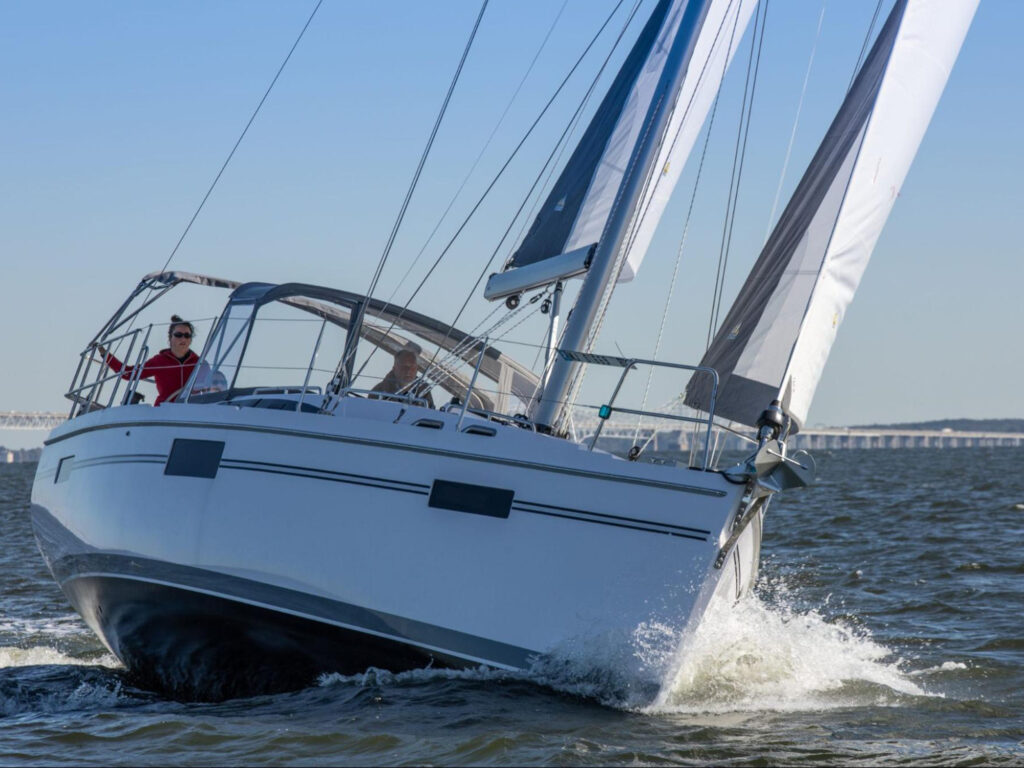 Catalina 425 on the water