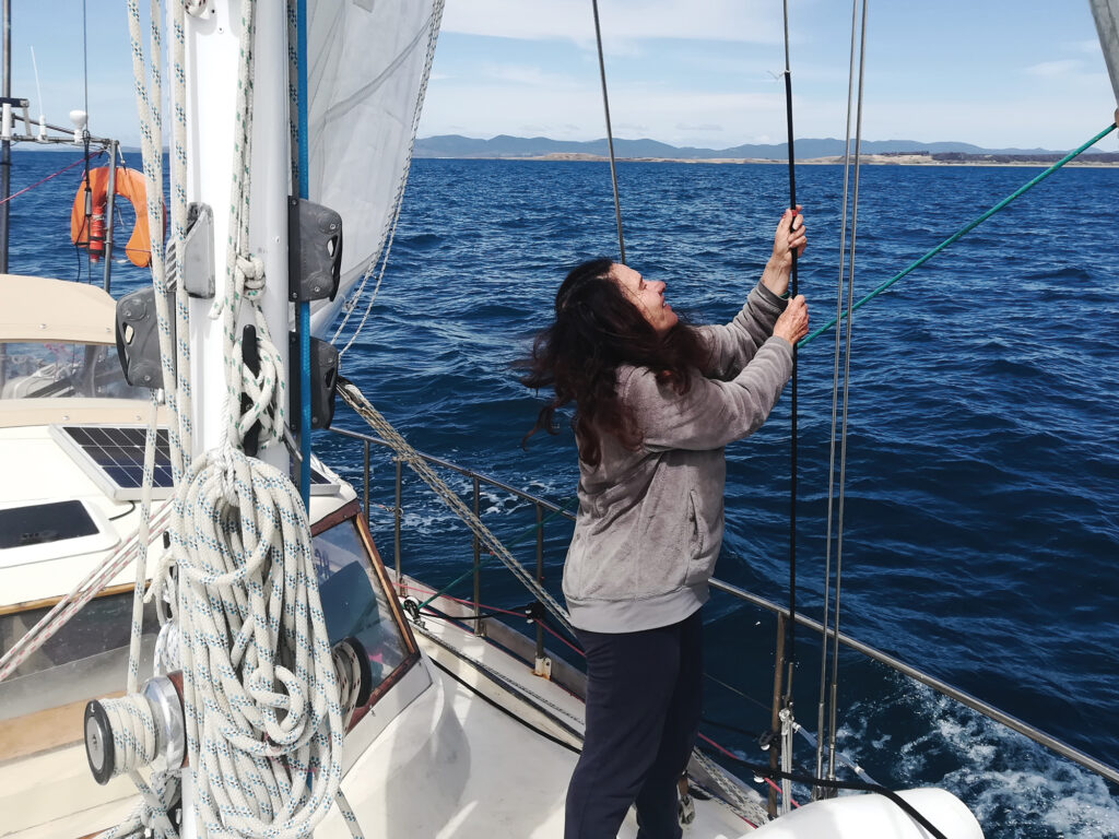 Lin Pardey on her sailboat